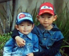 binyu in blue shirt and hat, huaiyu in blue shirt and red hat