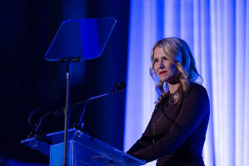 Elizabeth Smart presents Hope Award.