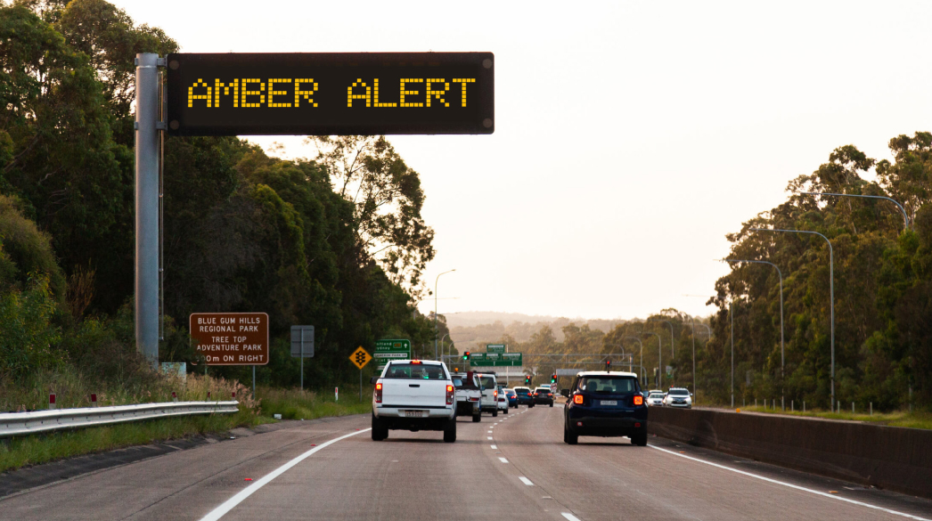 amber-alert-on-street-sign